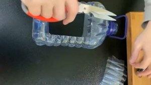 Замечательная кормушка для птиц с 5-ти литровой бутылки