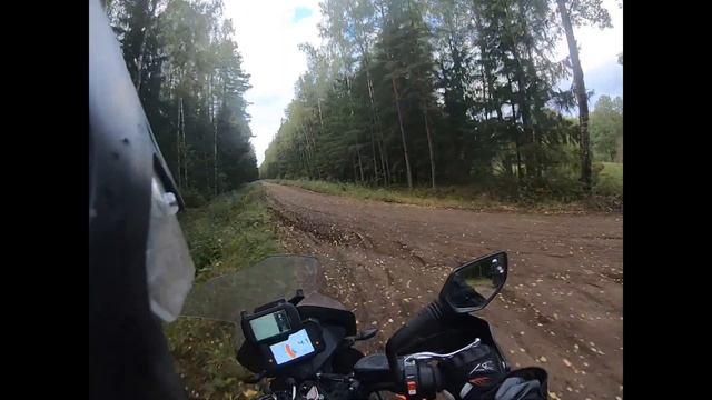 Old Suzuki DR650 RSE chasing KTM 790 Adventure смотреть онлайн