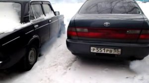 Toyota Corona дымит