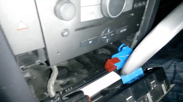 How to remove the heating control unit and glove compartment Vauxhall/Opel смотреть онлайн