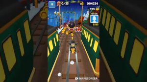 Играю в Subway Surfers. Сумасшедший мальчик бегает по поездам?! 🤔🤨