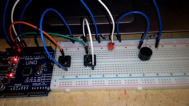 Простая охранная сигнализация на Arduino Uno. Дребезг контактов. смотреть онлайн