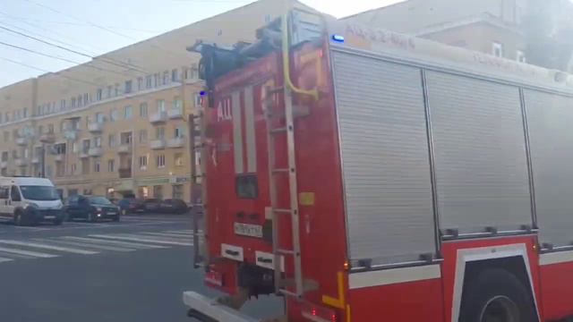 Уступайте дорогу пожарным! Их помощь в данный момент кому-то очень важна! #о смотреть онлайн