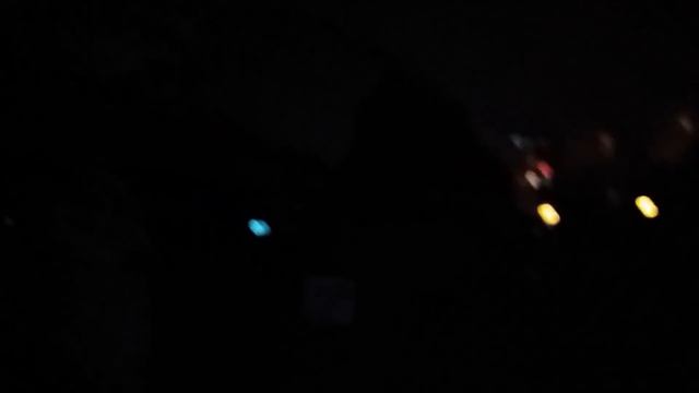 Вечерняя прогулка по очень тёмному парку смотреть онлайн