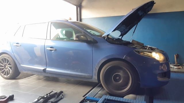 Renault Megane 1.4Tce - Aumento de potencia смотреть онлайн