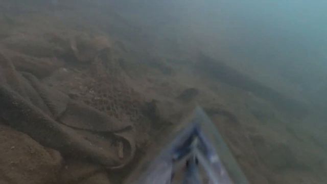 Дно в порту Аликанте, скажите что люди хорошие и они берегут природу? 2 часть смотреть онлайн