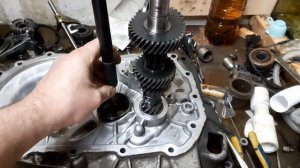 Как достать конусную обойму подшипника из корпуса