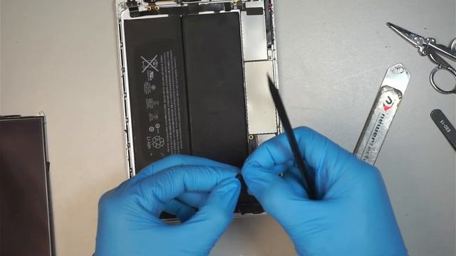 Screen Replacement on iPad Mini 2 A1490 смотреть онлайн