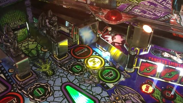 Elvira's House Of Horrors Pinball Unboxing And Game Play смотреть онлайн