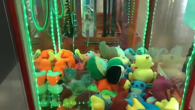 УРА!ТРИ ШАРИКА в автомате /Как достать игрушку из автомата с игрушками/хватайка как выиграть игрушк смотреть онлайн