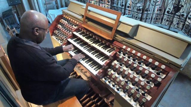 WAYNE MARSHALL PLAYS AN IMPROVISATION ON THE ORGAN IN THE VOTIV KIRCHE, VIENNA смотреть онлайн
