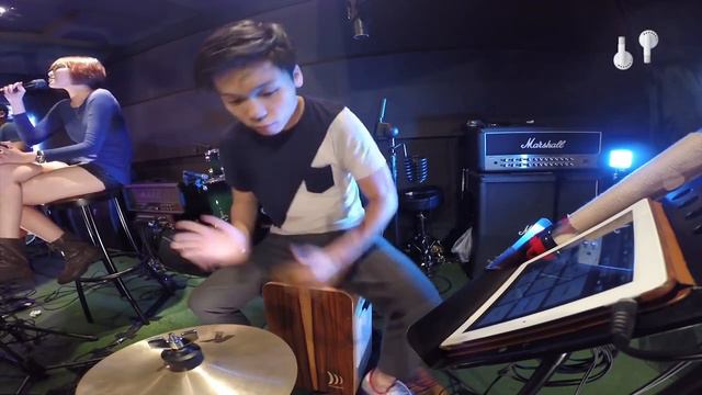 Cajon, foot tambourine, and iPad - Pumped Up Kicks (Cover) // Schlagwerk Golden Cajon Award 2017 смотреть онлайн