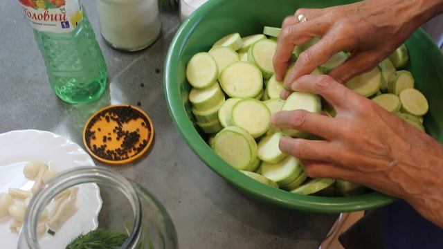 Мариновані кабачки як у дитинстві Закатка на зиму Рецепт смотреть онлайн