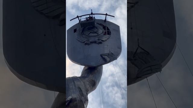 Киев. Еще кадры декоммунизации монумента "Родина-Мать" смотреть онлайн