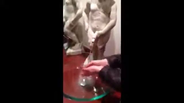 Женский санузел в одном из ночных клубов мегаполиса