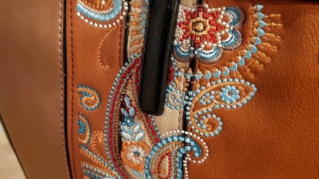 Prague. Обзор женской сумки испанского бренда Desigual. Прага шоппинг (5) смотреть онлайн