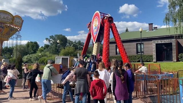 Аттракционы в парке Горького цены 2021 ОБДИРАЛОВКА/Браслет на час безлимит брать не советую смотреть онлайн