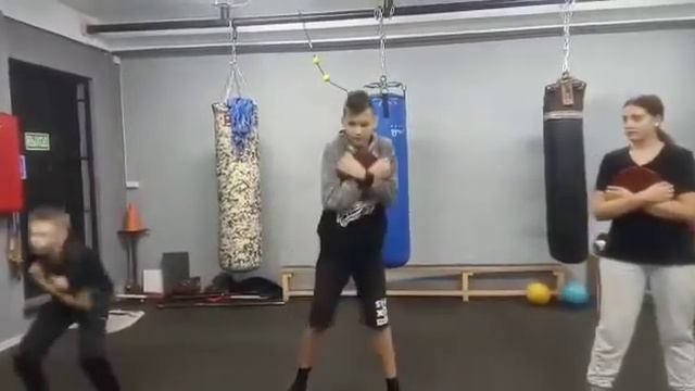 Работа корпусом с утяжелителями (медболы и диски). #вскбокс #боксер #бокс смотреть онлайн