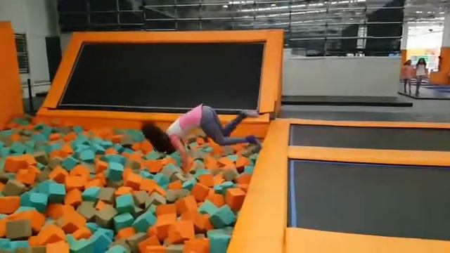 trampoline park vale смотреть онлайн
