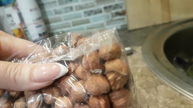 Червь в фундуке смотреть онлайн