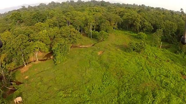 Eye in the sky quadcopter drone in Aras Napal, Sumatra, Indonesia смотреть онлайн