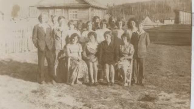 БУЛДЫРЬИНСКАЯ ШКОЛА поздравляет своих учителей! #сднёмучителя смотреть онлайн