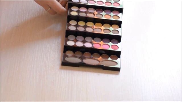 Набор для макияжа Pyramid (3 румян, 22 блеска, 123 теней) AE-889