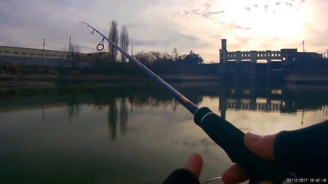 Рыбалка.Шапсугский сброс.Ловля окуня смотреть онлайн