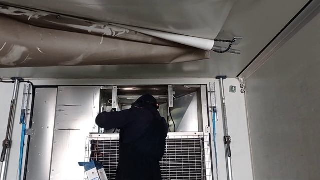 Снятие/установка турбины испарителя Thermoking SLX. смотреть онлайн