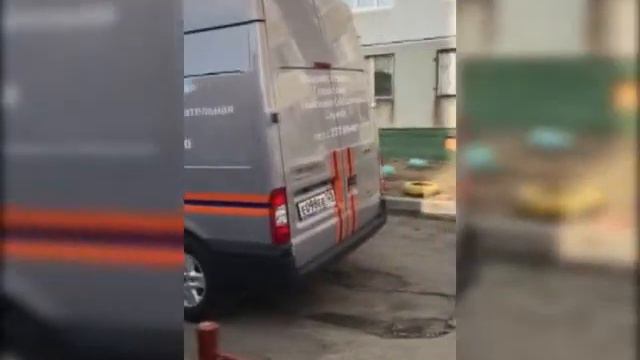 Неравнодушные соседи спасли ребенка от падения из окна смотреть онлайн