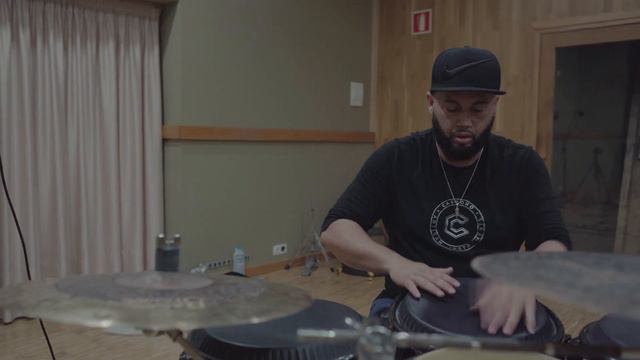 Carbon FIber Conga Solo by Isidro Suarez смотреть онлайн