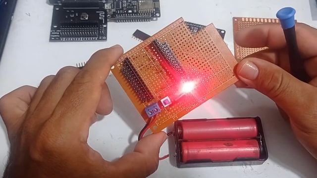 Arma tu propia tarjeta de expansion NodeMcu ESP-32 смотреть онлайн