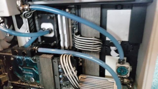 UPDATE - PrimoChill Vue and my inWin 303 mod смотреть онлайн