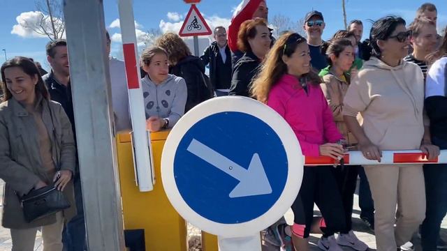 Alcalde atiende a vecinos en Parque Valdebebas смотреть онлайн