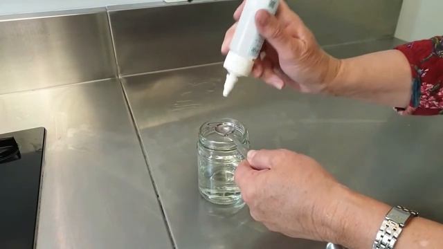 02 - Basic Steps of Hard Curd Cheese Making - Adding Calcium Chloride смотреть онлайн