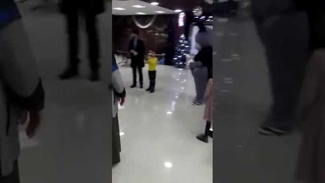 Очеень красиво читает стих посвяшенному первому президенту Ахмату Хаджи Кадырова???? смотреть онлайн