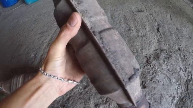 Ауди а8 Д2 вырезаем катализаторы. Стоит л смотреть онлайн