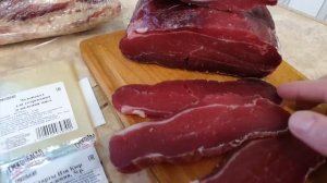 СЫРОВЯЛЕНОЕ МЯСО В ЧУДО ПАКЕТАХ ОТ ЕМКОЛБАСКИ В ХОЛОДИЛЬНИКЕ.