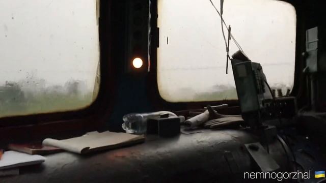 60Fps✅ В грозу ⚡️ по зарослям на классическом электровозе ВЛ8 , вид из кабины смотреть онлайн