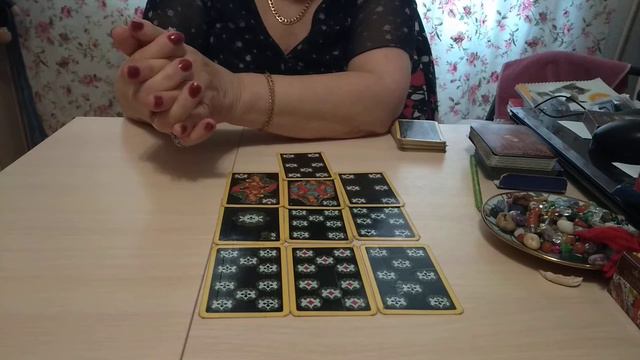 Где находится червовый король  С кем, чем занят