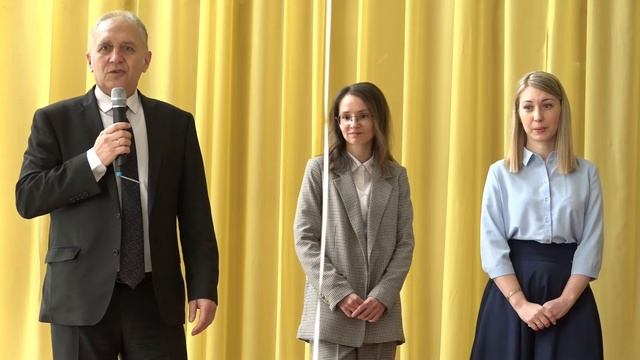 В Кузнецке выбрали лучших учителя и воспитателя. Март 2021 год. смотреть онлайн