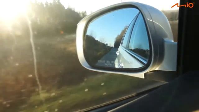 Видеорегистратор Mio MiVue 658 смотреть онлайн