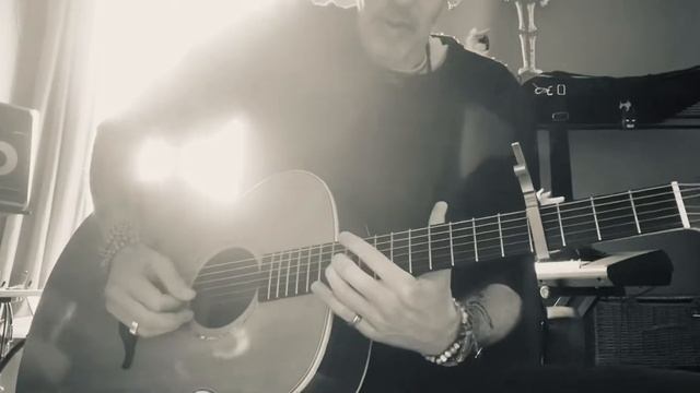 Lowden Acoustic 032, Boss AD-2, Pigtronix looper into Marshall AS50d… enjoy ? @georgelowdenguitars смотреть онлайн