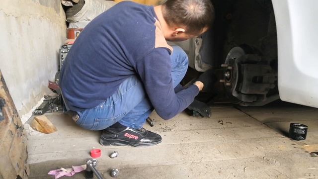 Как снять и поставить передний подкрылок на Hyundai Solaris смотреть онлайн