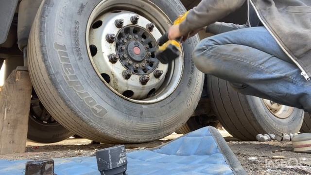 Испытываю новую игрушку, гайковерт DeWalt DCF899