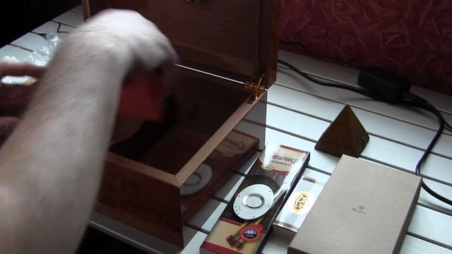 Хьюмидор лат humidus — влажный ящик, шкатулка для хранения сигар смотреть онлайн