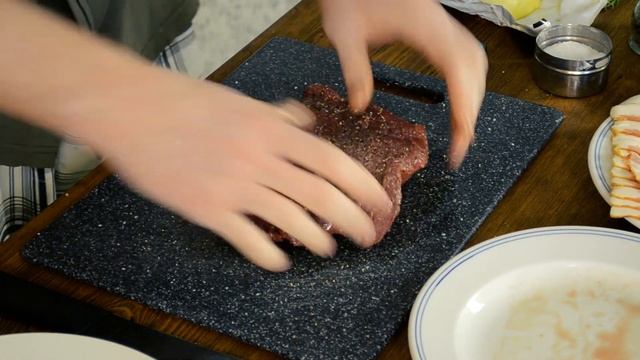 Ростбиф с грибами в беконе с винным соусом смотреть онлайн