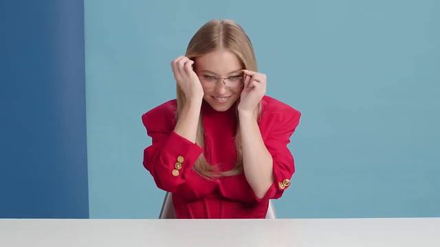 10 ВЕЩЕЙ без которых не может жить СИДНИ СУИНИ | GQ смотреть онлайн