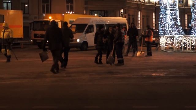 Белая зависть в сравнении! Уборка снега в Питере. смотреть онлайн