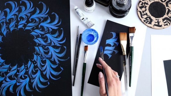 Каллиграфия плоской кистью: круговая композиция, большой формат